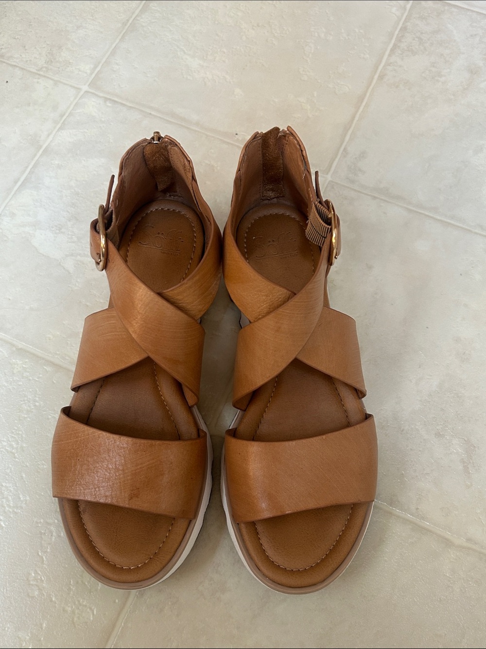 Sofft Women's Tan Leather Crisscross Sandals with Buckle